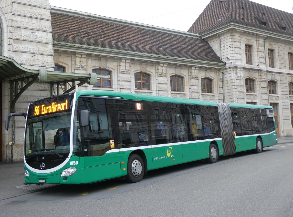 (261'540) - BVB Basel - Nr. 7050/BS 99'350 - Mercedes am 19. April 2024 beim Bahnhof Basel