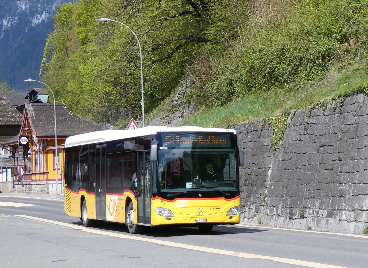 (261'691) - Flck, Brienz - Nr. 4/BE 517'311/PID 10'858 - Mercedes am 25. April 2024 beim Bahnhof Brienz