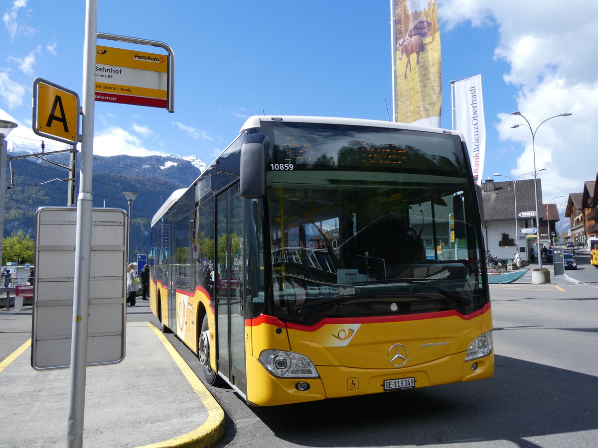 (261'696) - Flck, Brienz - Nr. 5/BE 113'349/PID 10'859 - Mercedes am 25. April 2024 beim Bahnhof Brienz