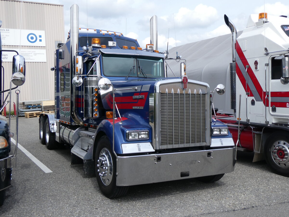 (262'080) - Kenworth am 4. Mai 2024 in Attikon, Wegm�ller