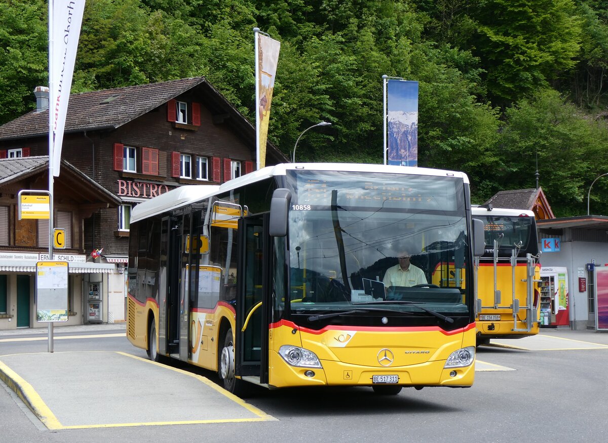 (262'339) - Flck, Brienz - Nr. 4/BE 517'311/PID 10'858 - Mercedes am 13. Mai 2024 beim Bahnhof Brienz