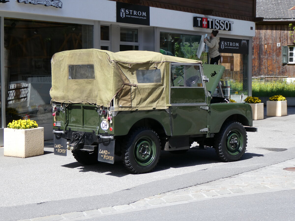 (262'448) - Land-Rover am 17. Mai 2024 in Saanen