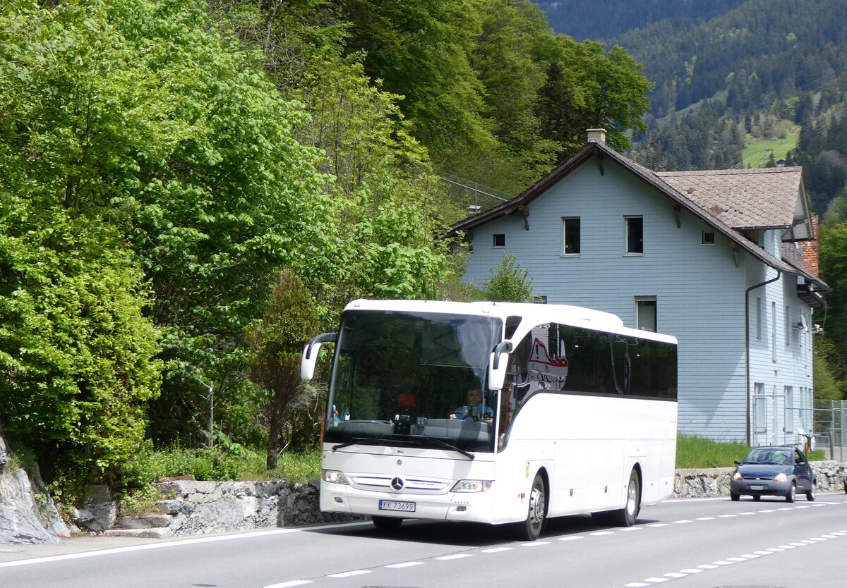 (262'732) - Aus Polen: ??? - KK 73'699 - Mercedes am 18. Mai 2024 auf dem Brnigpass