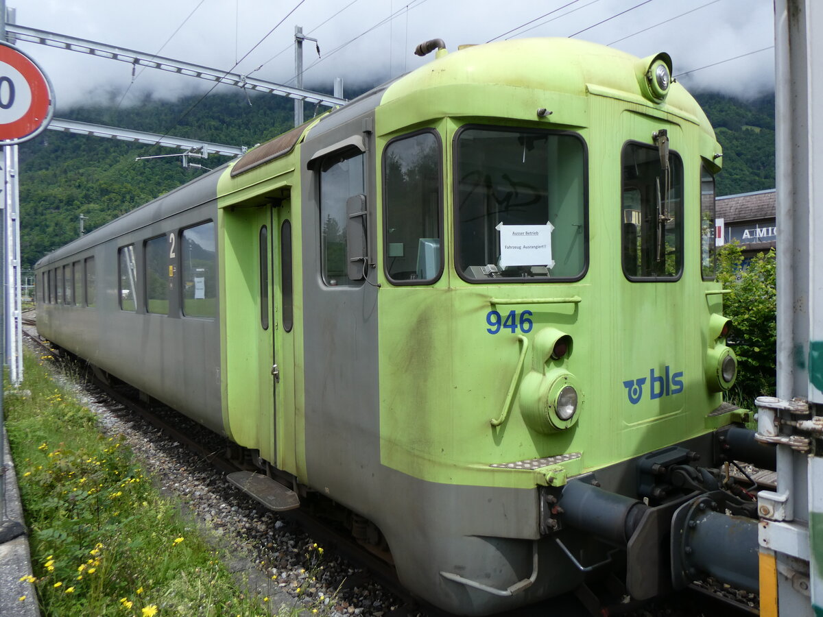 (263'288) - BLS-Autozug-Triebwagen - Nr. 946 - am 1. Juni 2024 in Interlaken
