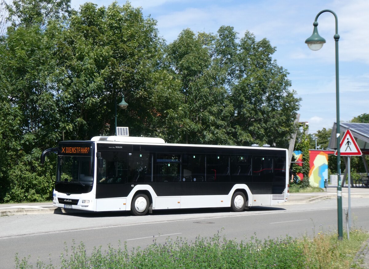 (264'591) - Reise & Touristik Service, Merseburg - MER-RT 8 - MAN am 10. Juli 2024 beim Bahnhof Bad Drrenberg