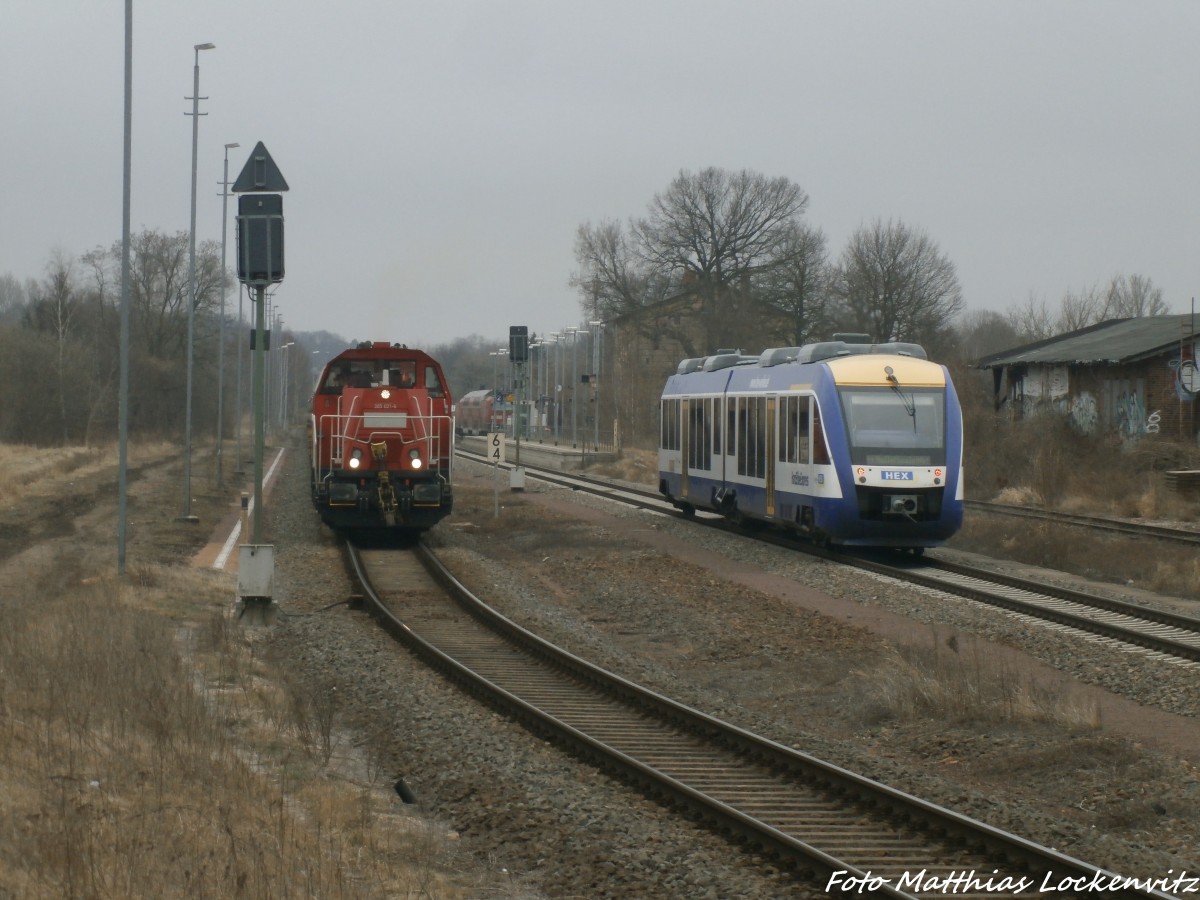 265 021-6 und HEX VT 809 in Halle-Trotha am 12.3.15