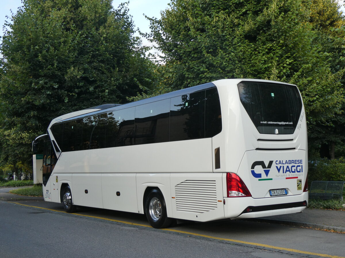 (265'025) - Aus Italien: Calabrese, Sant'Antonio Abate - GN-846 BX - Neoplan am 25. Juli 2024 in Thun, Hotel Seepark 