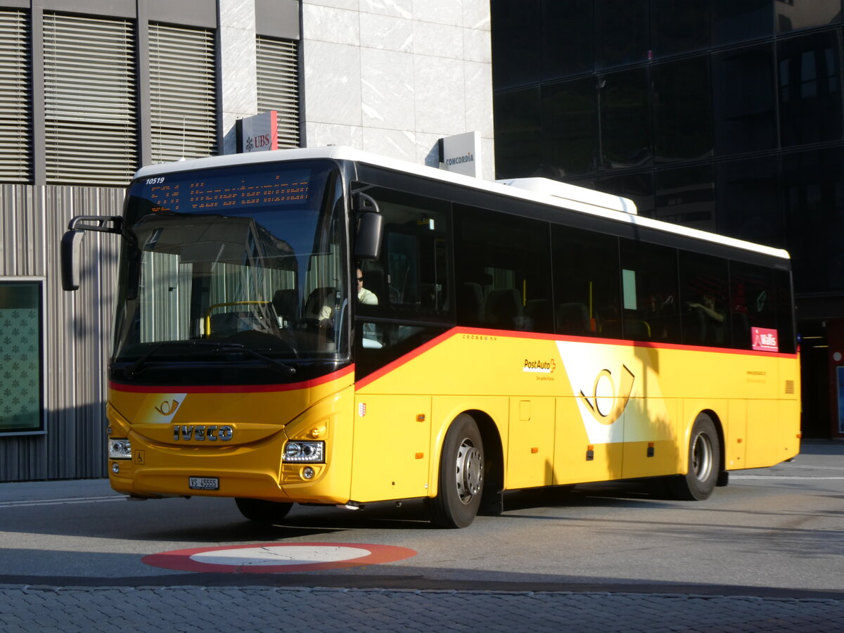 (265'098) - BUS-trans, Visp - VS 45'555/PID 10'519 - Iveco am 28. Juli 2024 beim Bahnhof Visp