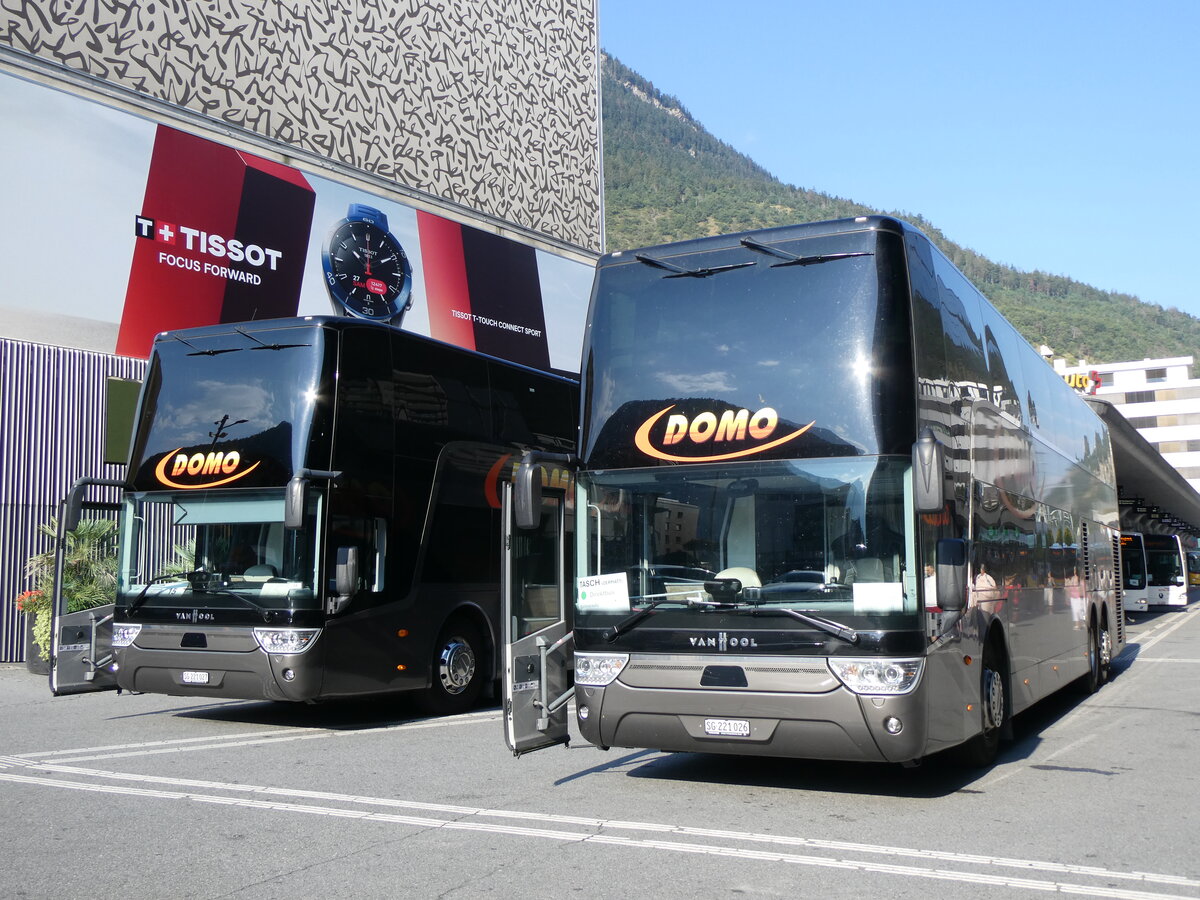 (265'120) - Domo, Glattbrugg - SG 221'026 - Van Hool am 28. Juli 2024 beim Bahnhof Visp