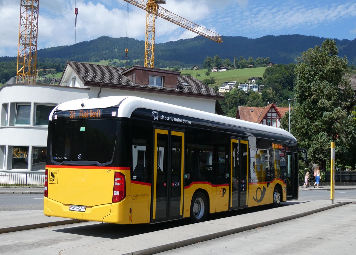 (265'334) - PostAuto Zentralschweiz (Hfliger) - Nr. 537/OW 16'637/PID 12'021 - eMercedes am 2. August 2024 beim Bahnhof Sarnen