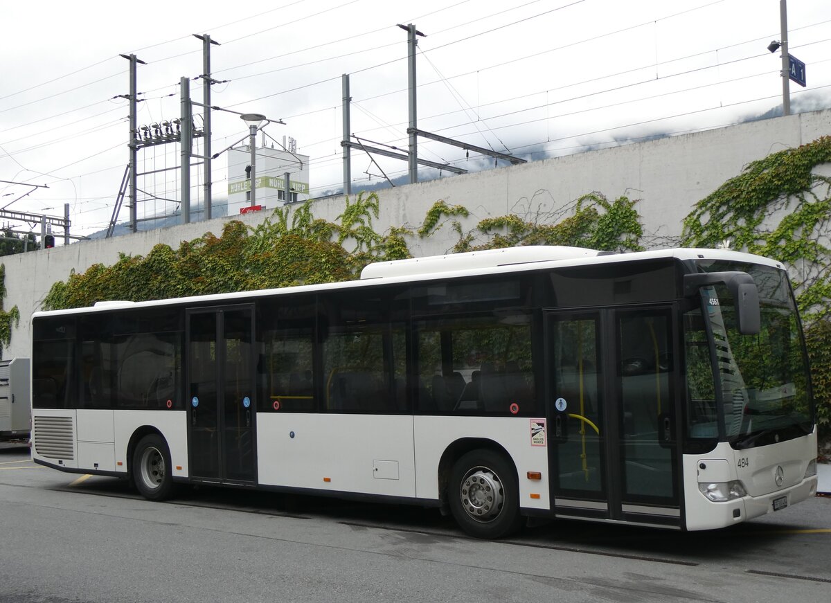 (265'350) - Intertours, Domdidier - Nr. 484/FR 300'484 - Mercedes (ex PostAuto Bern Nr. 1/PID 4561; ex Klopfstein, Laupen Nr. 1) am 3. August 2024 beim Bahnhof Visp