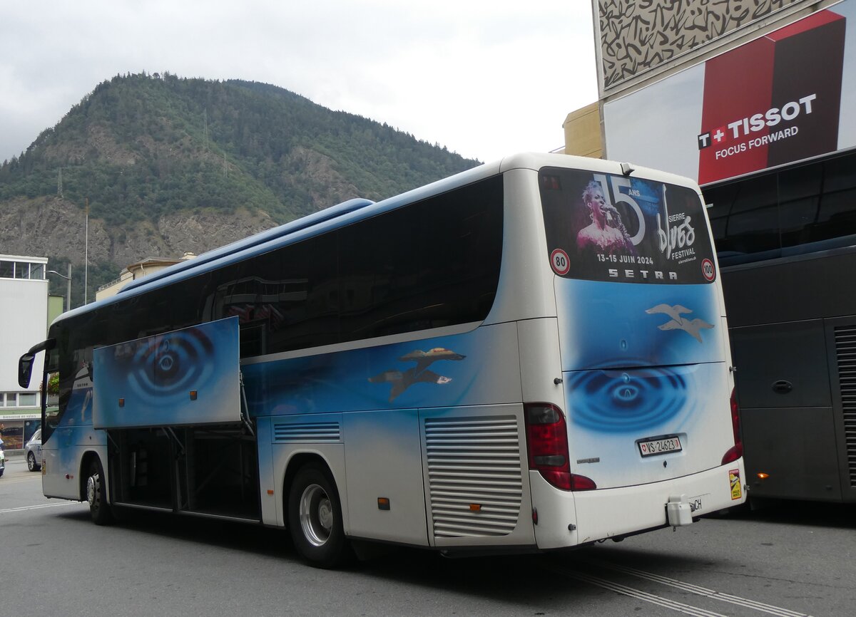 (265'358) - L'Oiseau Bleu, Sierre - VS 24'623 - Setra (ex LLB Susten) am 3. August 2024 beim Bahnhof Visp