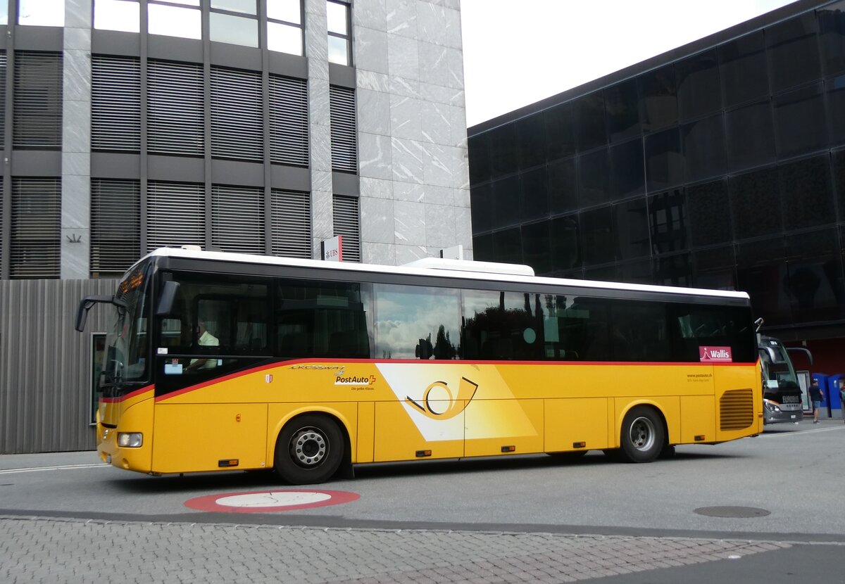 (265'378) - PostAuto Wallis - VS 566'240/PID 5174 - Irisbus (ex BUS-trans, Visp) am 3. August 2024 beim Bahnhof Visp