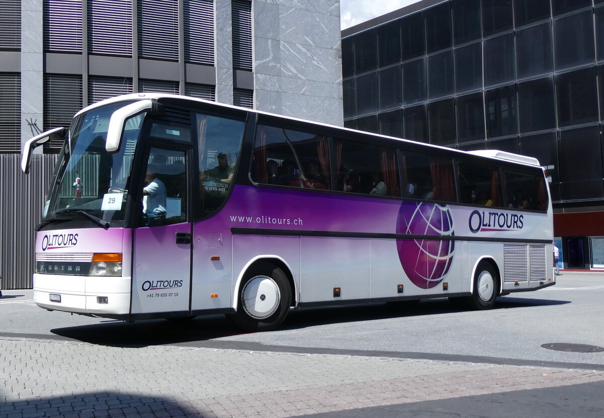 (265'479) - Olitours, Saxon - VS 71'302 - Setra am 8. August 2024 beim Bahnhof Visp