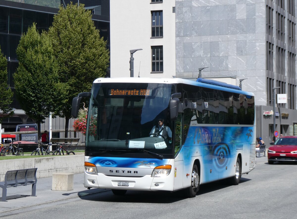 (265'510) - L'Oiseau Bleu, Sierre - VS 24'623 - Setra (ex LLB Susten) am 8. August 2024 beim Bahnhof Visp