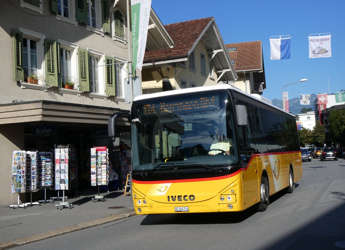 (265'564) - Flck, Brienz - Nr. 26/BE 868'726/PID 11'668 - Iveco am 13. August 2024 in Meiringen, Bahnhofstrasse