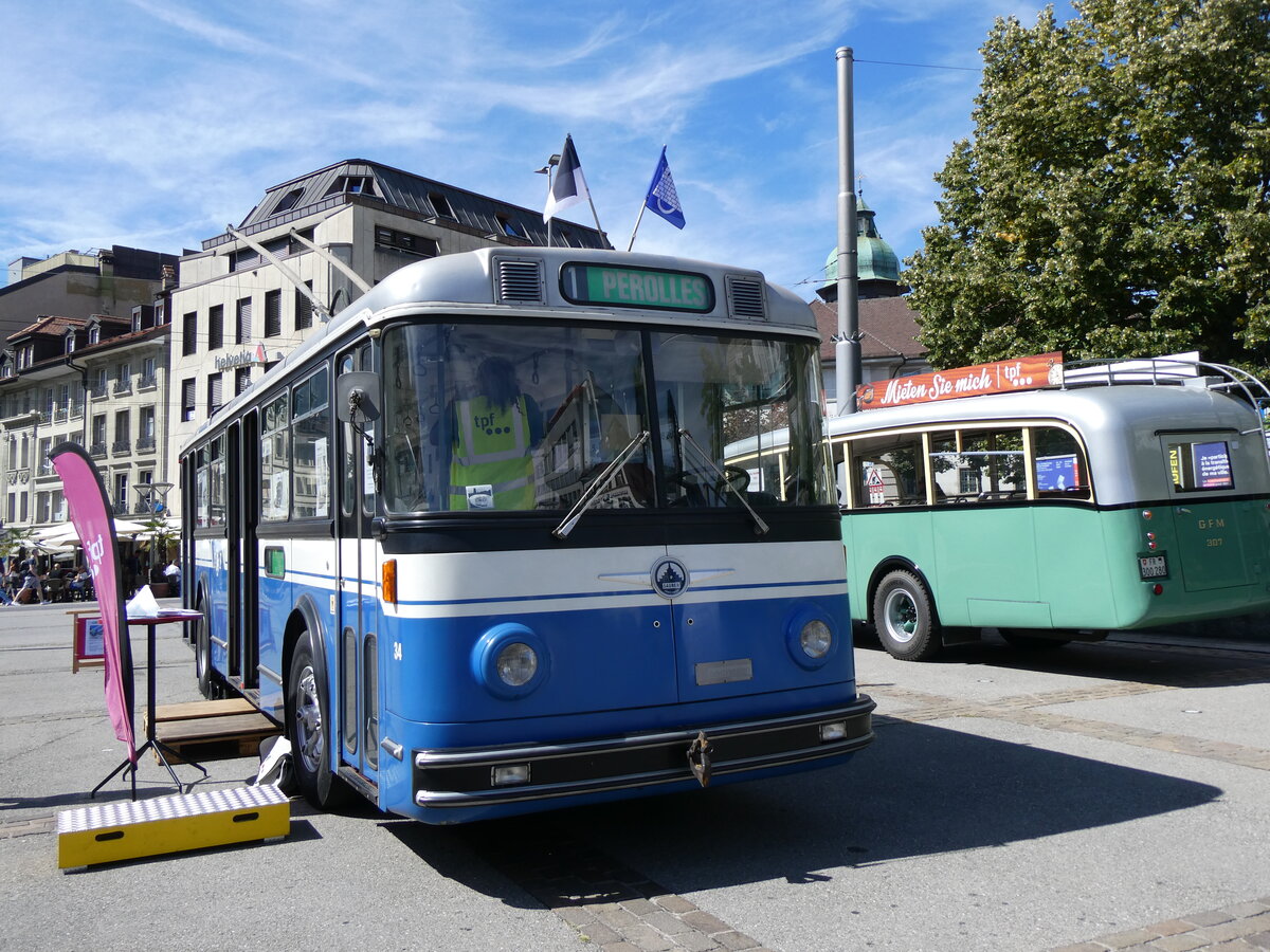 (266'782) - TF Fribourg (CTF) - Nr. 34 - Saurer/Hess Trolleybus (ex TF Fribourg Nr. 334; ex TF Fribourg Nr. 34) am 7. September 2024 in Fribourg, Place Georges Python