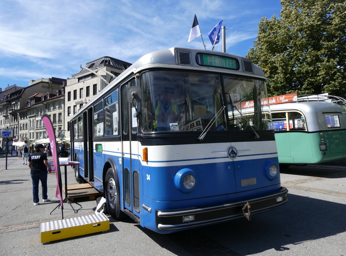 (266'787) - TF Fribourg (CTF) - Nr. 34 - Saurer/Hess Trolleybus (ex TPF Fribourg Nr. 334; ex TF Fribourg Nr. 34) am 7. September 2024 in Fribourg, Place Georges Python