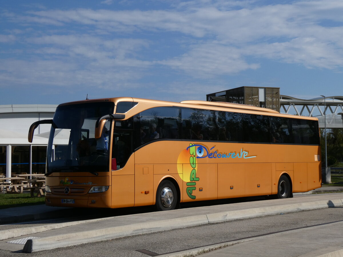 (267'391) - Alpes Dcouverte, Chambry - DW 044 FS - Mercedes am 21. September 2024 in La Baume d'Hostun, Raststtte 