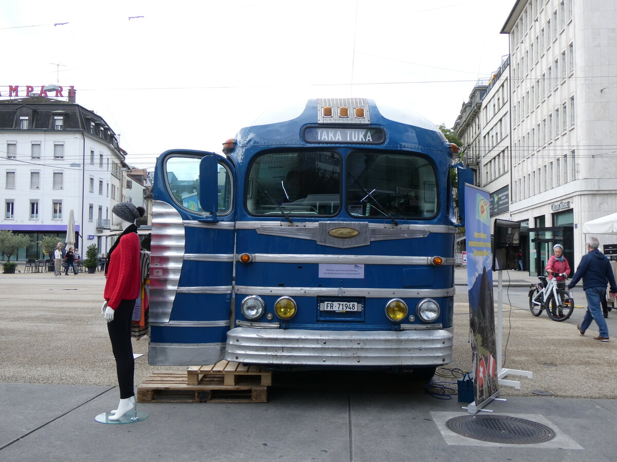 (267'953) - Greyhoundbus, Murten - FR 71'948 - GMC (ex Wooster, Zrich; ex Northland Greyhound Lines, USA-Minneapolis Nr. N796) am 11. Oktober 2024 in Biel, Zentralplatz 