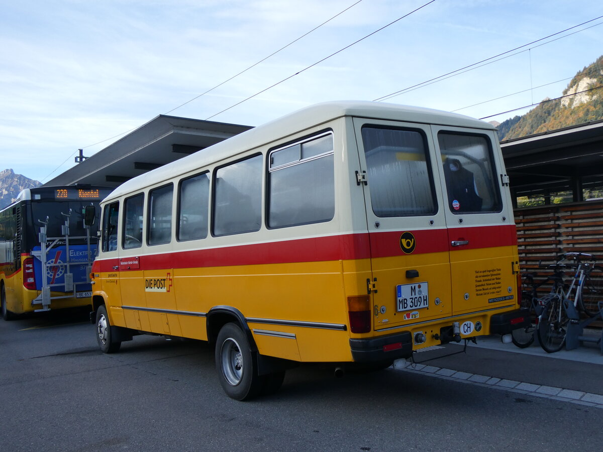 (267'999) - Aus Deutschland: Hahn, Mnchen - Nr. 6/M-MB 309H - Mercedes (ex Mller, CH-Ennetmoos Nr. 6; ex Portenier, CH-Adelboden Nr. 6/PID 492; ex Geiger, CH-Adelboden Nr. 6) am 12. Oktober 2024 beim Bahnhof Reichenbach