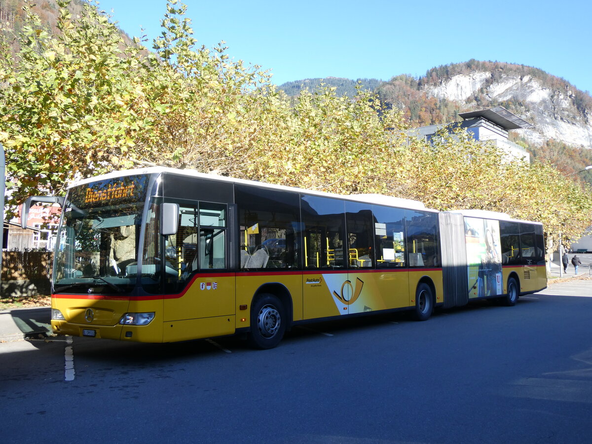 (268'869) - PostAuto Nordschweiz - BL 196'032/PID 5346 - Mercedes am 1. November 2024 beim Bahnhof Meiringen