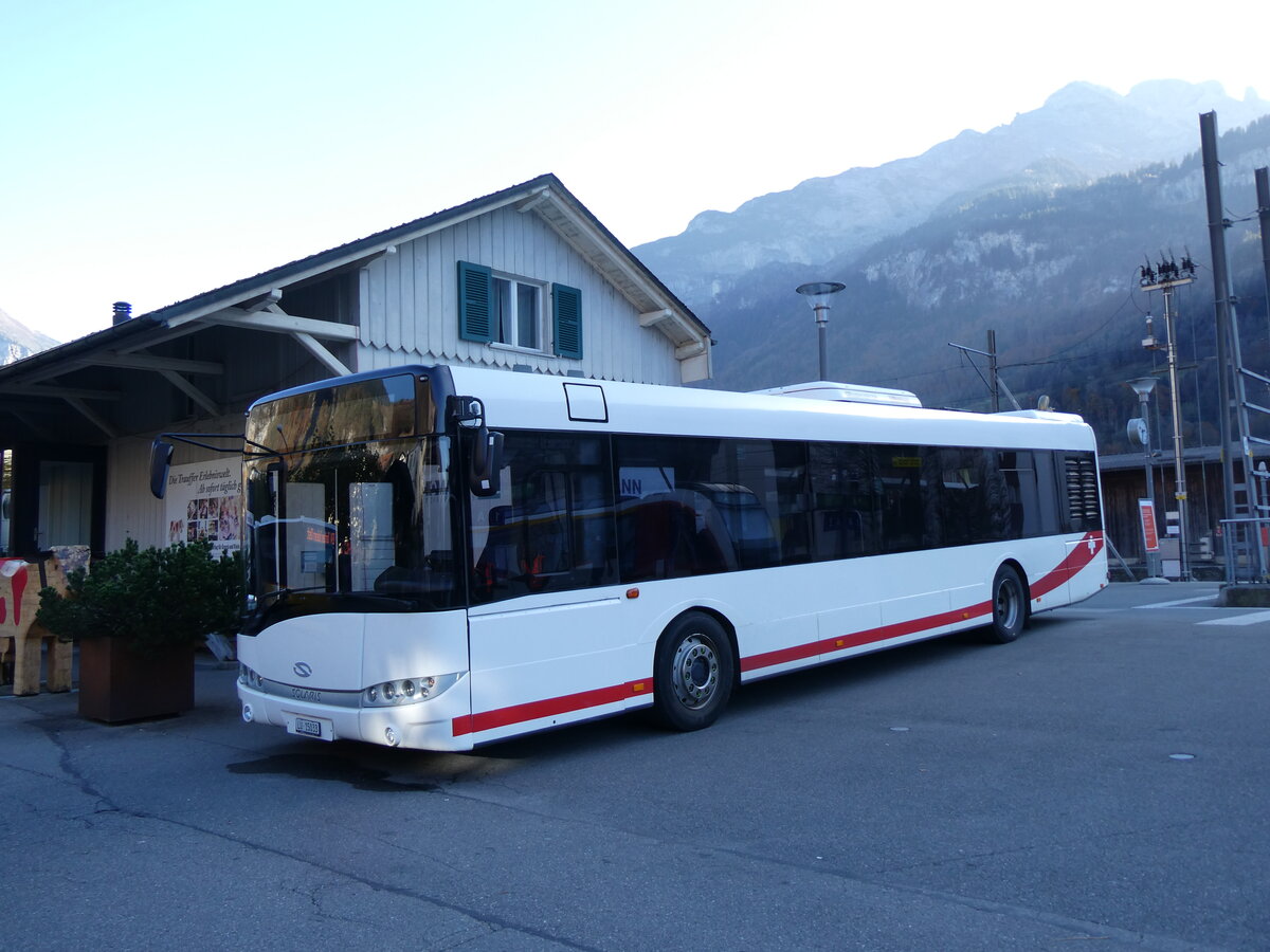 (268'879) - ARAG Ruswil - Nr. 29/LU 15'033 - Solaris am 1. November 2024 beim Bahnhof Meiringen