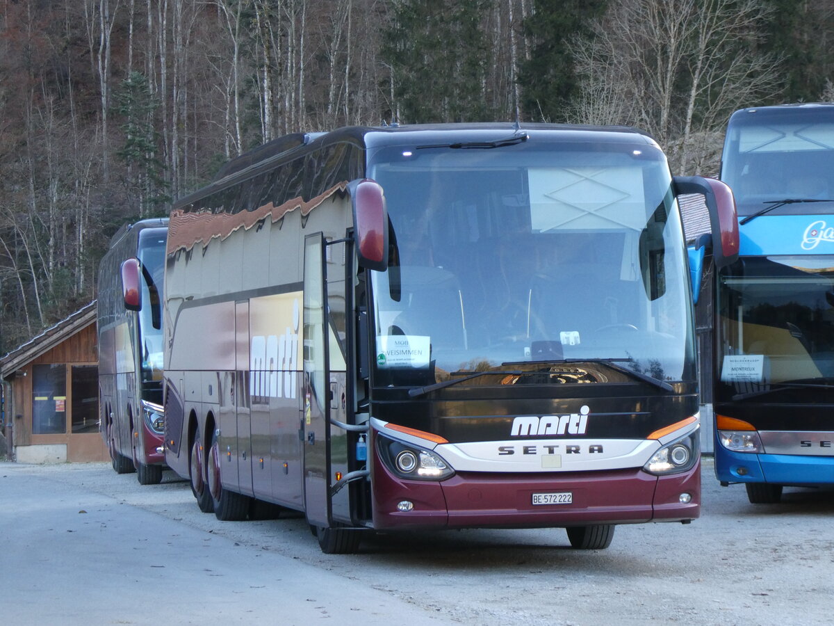 (269'197) - Marti, Kallnach - Nr. 22/BE 572'222 - Setra am 16. November 2024 beim Bahnhof Montbovon