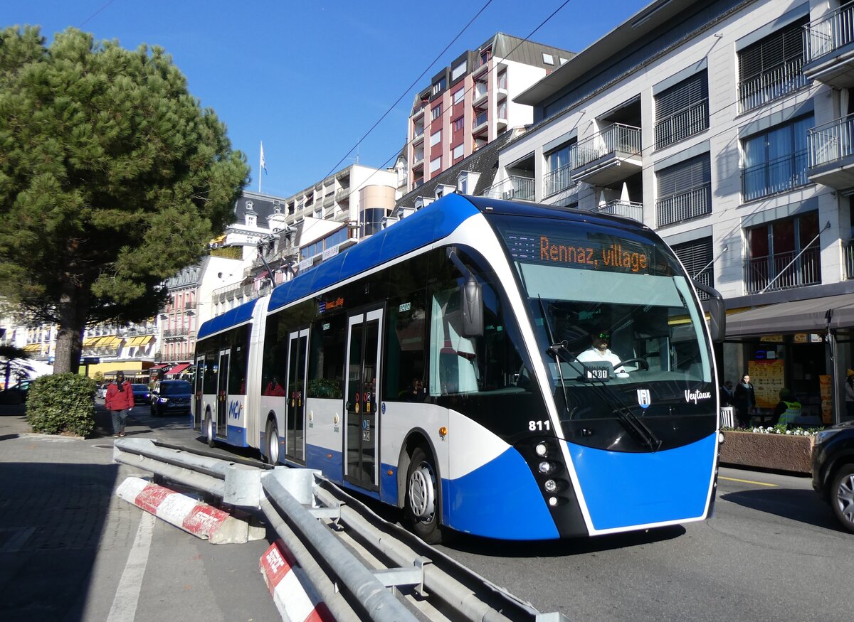 (269'209) - VMCV Clarens - Nr. 811 - Van Hool Gelenktrolleybus am 16. November 2024 in Montreux, Dbarcadre