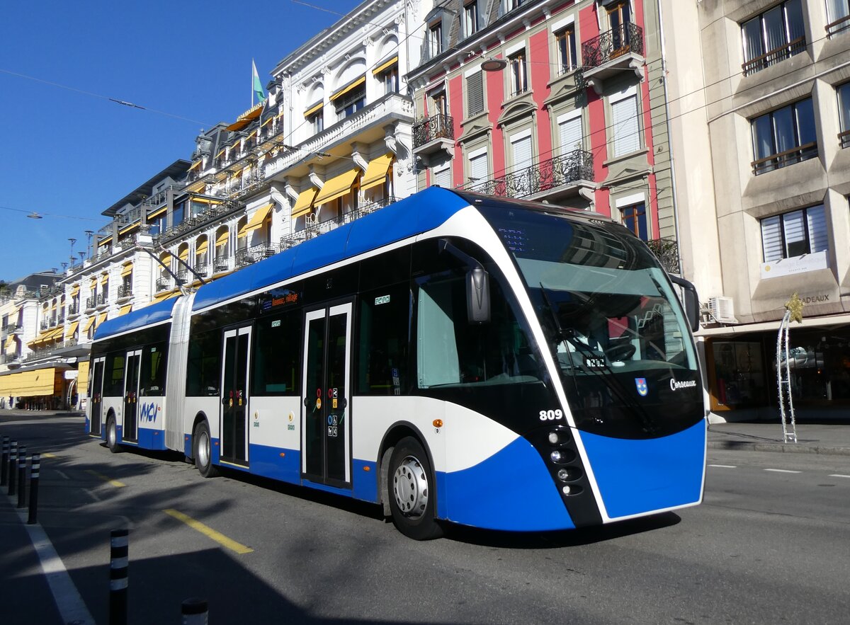 (269'213) - VMCV Clarens - Nr. 809 - Van Hool Gelenktrolleybus am 16. November 2024 in Montreux, Dbarcadre