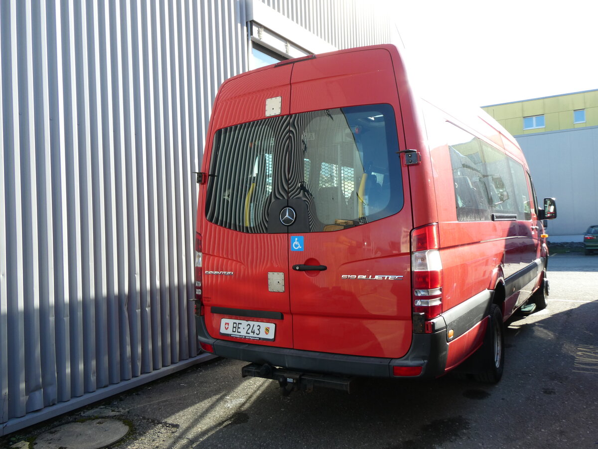 (269'232) - Elsigenalp Bahnen, Achseten - BE 243 - Mercedes (ex AFA Adelboden Nr. 53) am 17. November 2024 in Uetendorf, Allmend