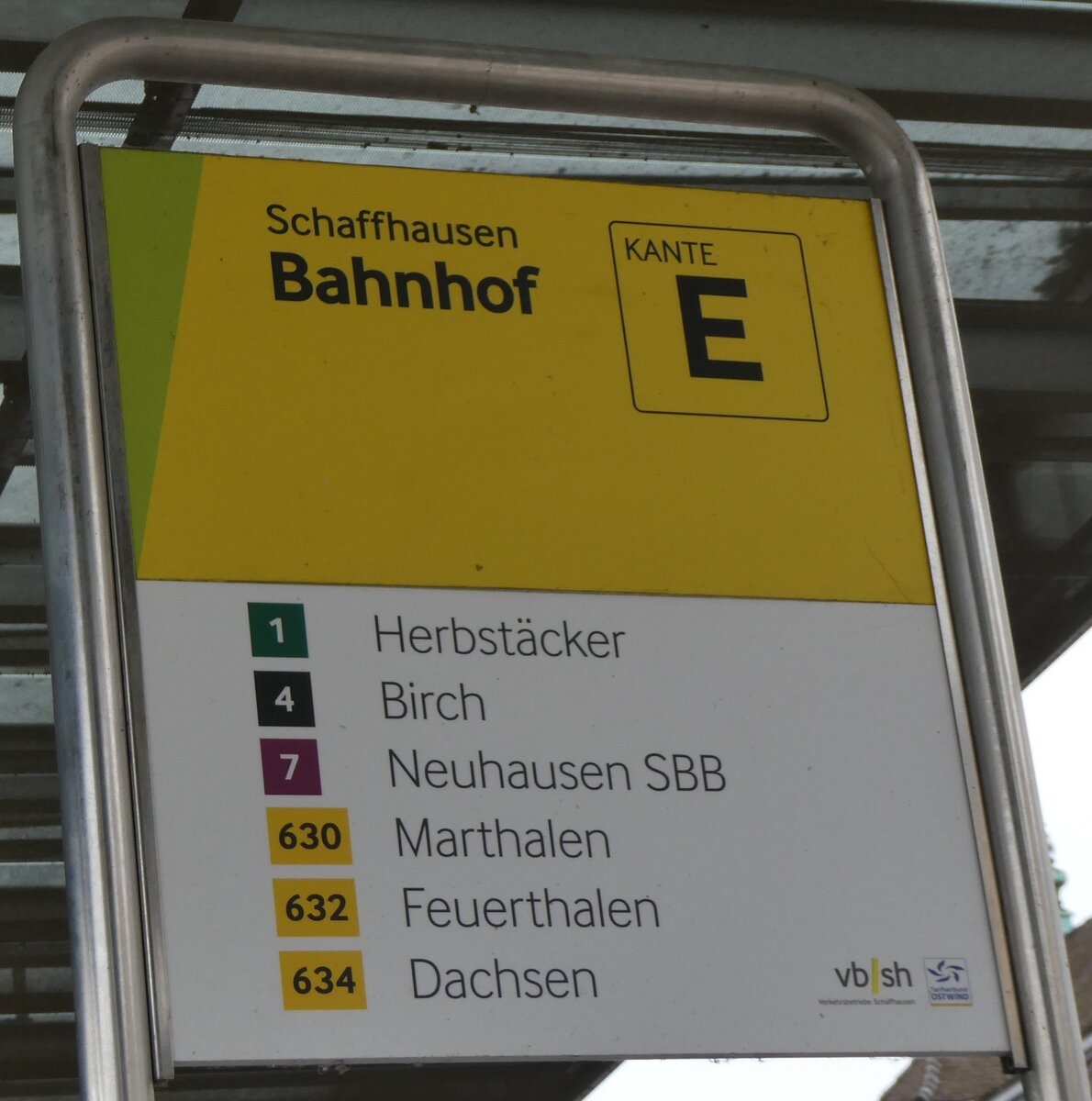 (269'302) - vb/sh-Haltestellenschild - Schaffhausen, Bahnhof - am 21. November 2024 