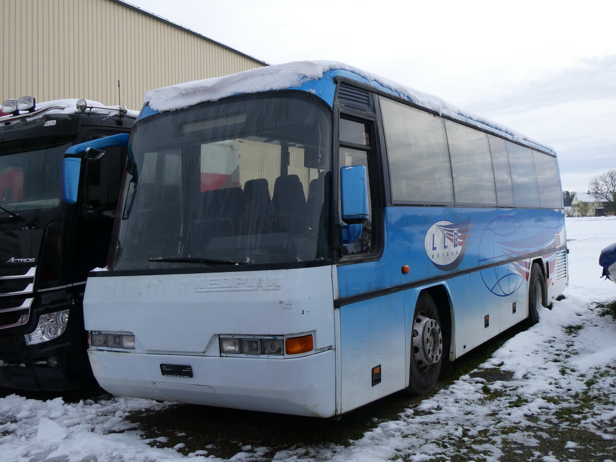 (269'374) - Kander-Reisen, Frutigen - Nr. 3 - Neoplan (ex LLB Susten Nr. 8) am 23. November 2024 in Kesswil, Bustrans