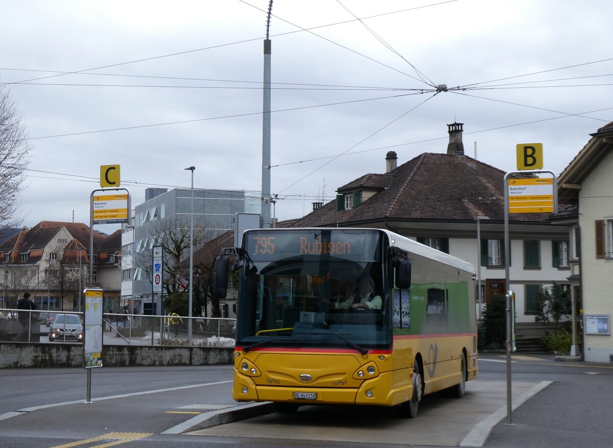 (269'605) - PostAuto Bern - Nr. 218/BE 843'218/PID 10'675 - Heuliez am 3. Dezember 2024 beim Bahnhof Worb Dorf