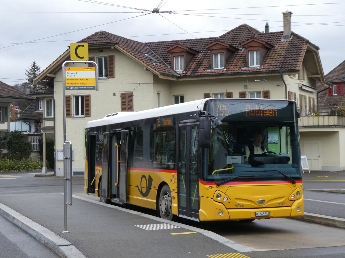 (269'606) - PostAuto Bern - Nr. 218/BE 843'218/PID 10'675 - Heuliez am 3. Dezember 2024 beim Bahnhof Worb Dorf