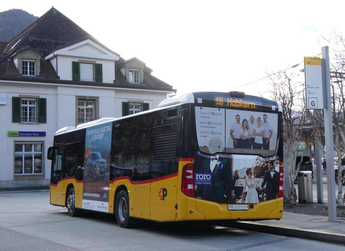 (269'643) - PostAuto Bern - BE 610'531/PID 11'947 - Mercedes am 6. Dezember 2024 beim Bahnhof Interlaken West