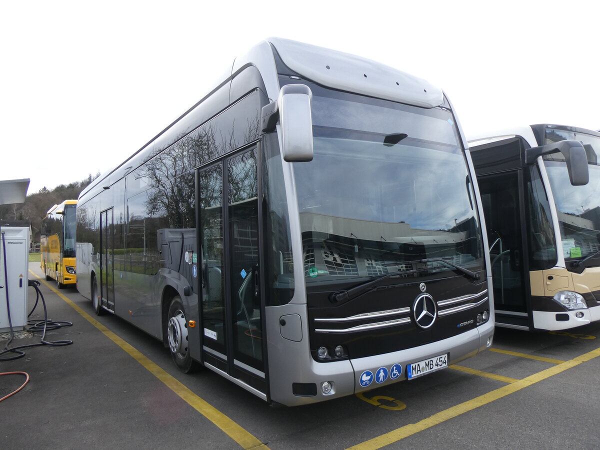 (269'670) - Aus Deutschland: Mercedes, Mannheim - MA-MB 454 - eMercedes am 7. Dezember 2024 in Winterthur, Daimler Buses