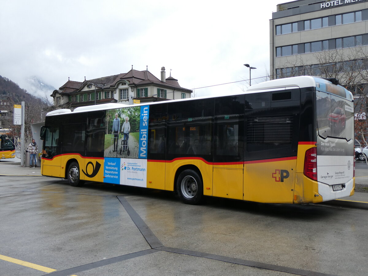 (269'705) - PostAuto Bern - BE 610'542/PID 11'686 - Mercedes am 9. Dezember 2024 beim Bahnhof Interlaken West