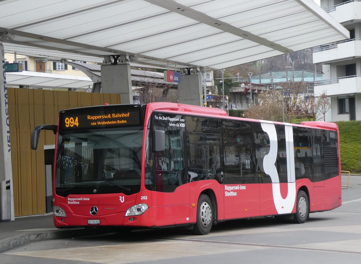 (269'818) - VZO Grningen - Nr. 202/ZH 745'202 - Mercedes am 12. Dezember 2024 beim Bahnhof Jona