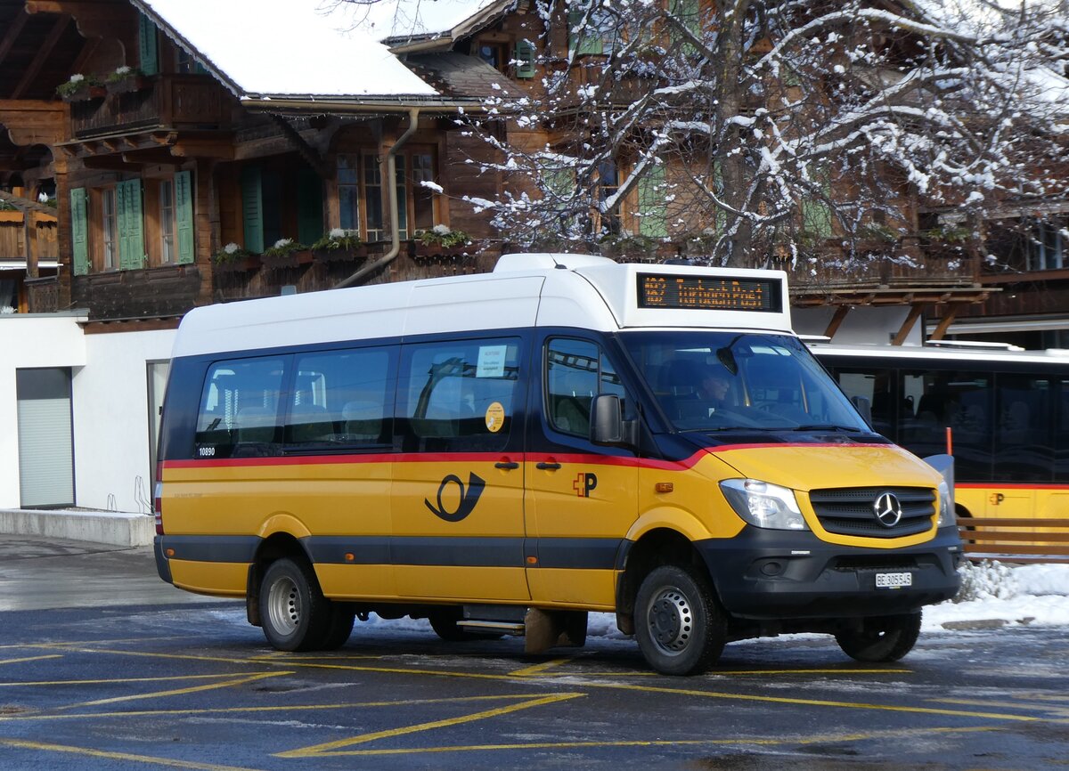 (270'052) - Kbli, Gstaad - BE 305'545/PID 10'890 - Mercedes am 21. Dezember 2024 beim Bahnhof Gstaad