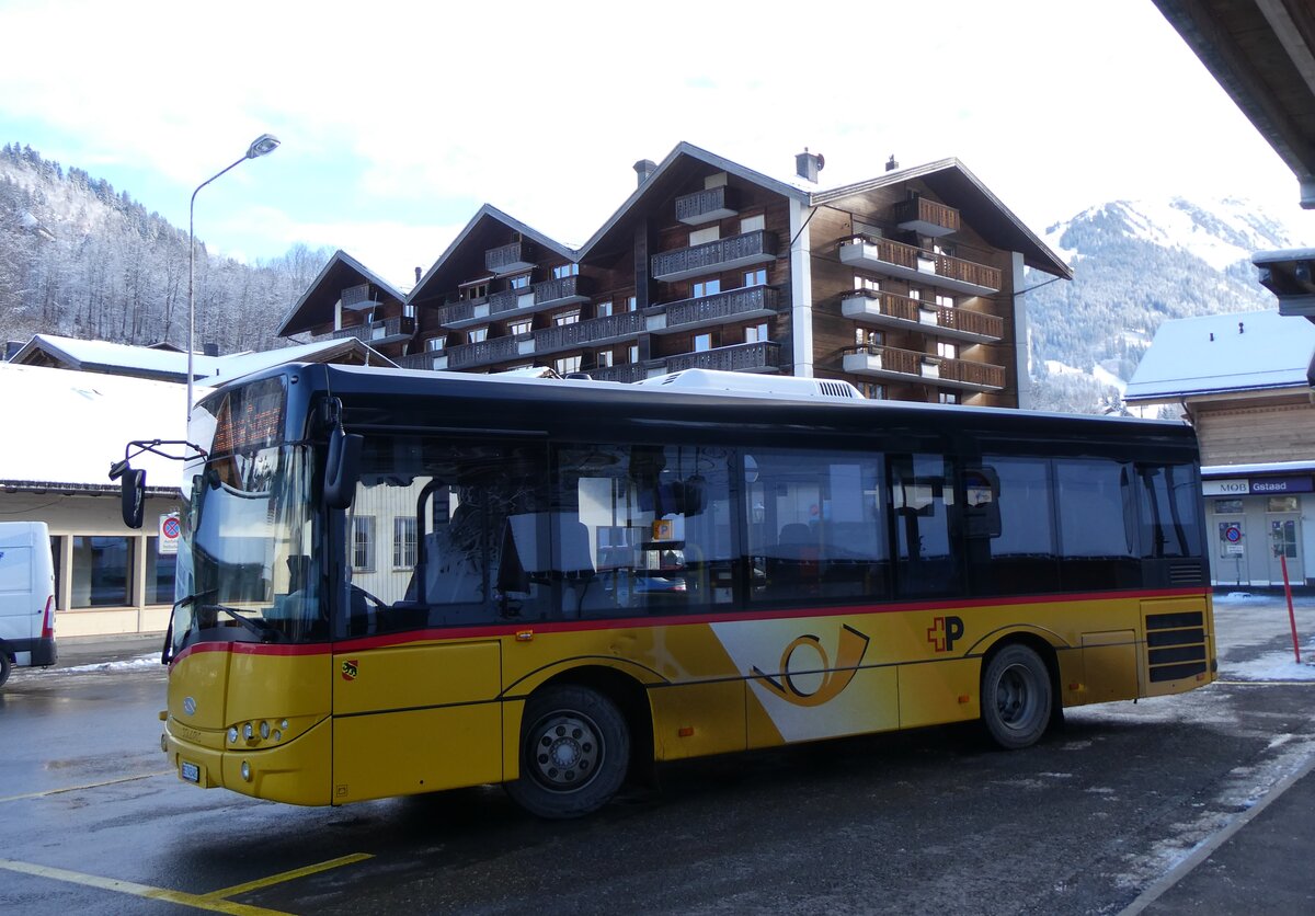 (270'062) - PostAuto Bern - Nr. 11'113/BE 745'481/PID 11'113 - Solaris (ex Nr. 481) am 21. Dezember 2024 beim Bahnhof Gstaad