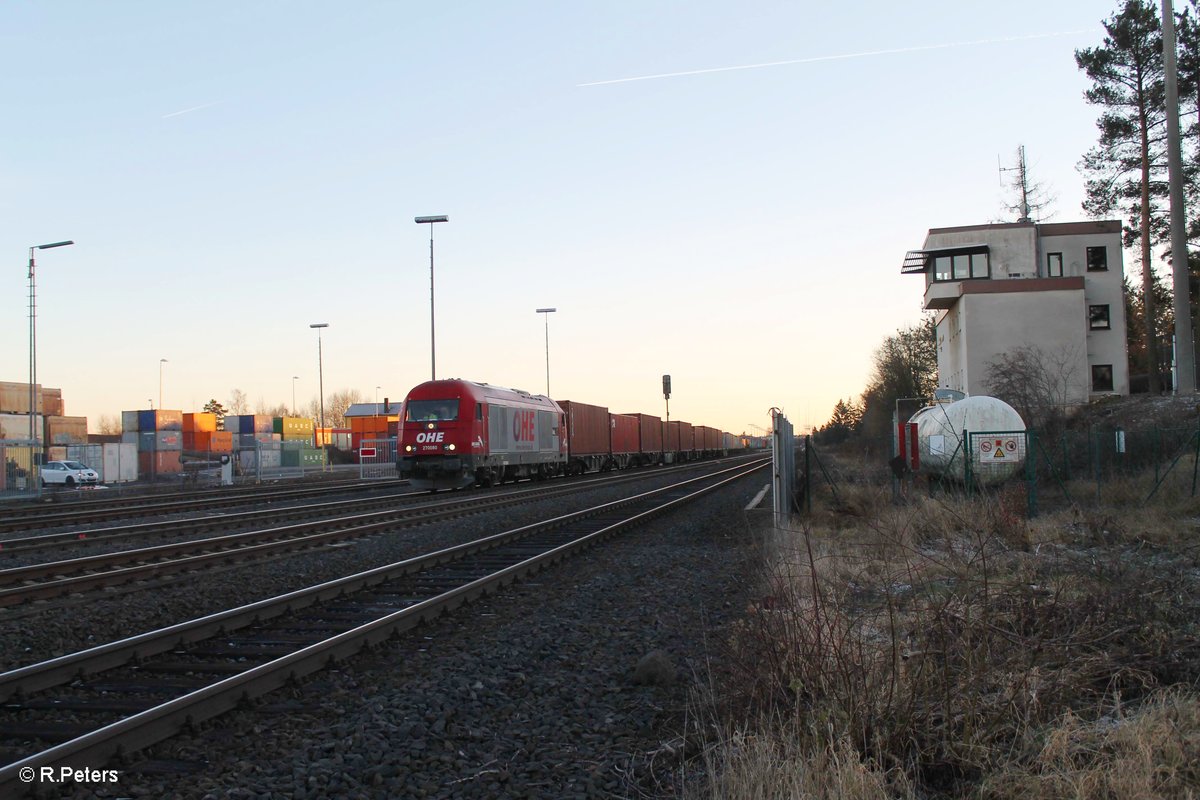 270080 alias 223 101 steht mit dem Wiesau Containerzug zur Abfahrt nach Hamburg bereit. 03.12.16