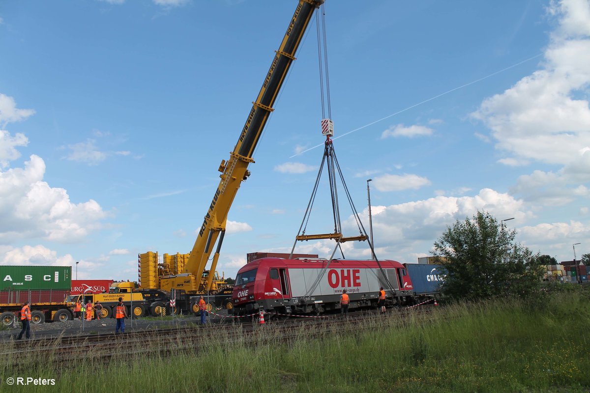 270082 bei der Bergung nach dem Entgleisen in Wiesau. 10.06.16