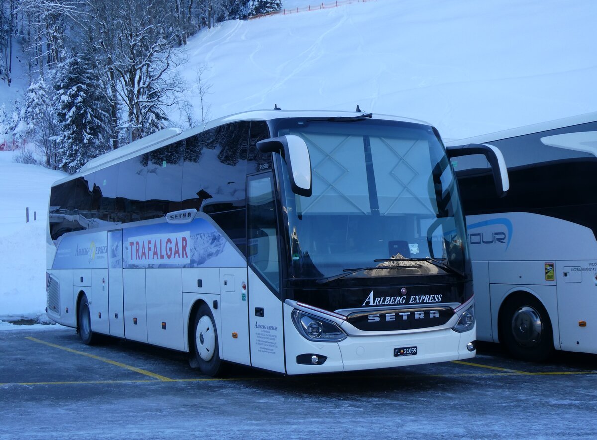 (270'187) - Aus Liechtenstein: Arlberg Express, Schaanwald - FL 21'059 - Setra am 25. Dezember 2024 in Engelberg, Talstation Titlis