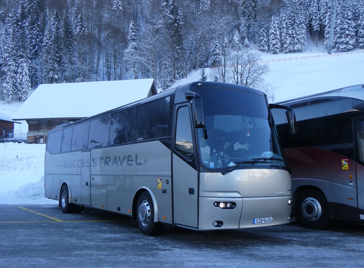 (270'205) - Aus Griechenland: Success Travel, Athen - XZB-6454 - Bova am 25. Dezember 2024 in Engelberg, Talstation Titlis