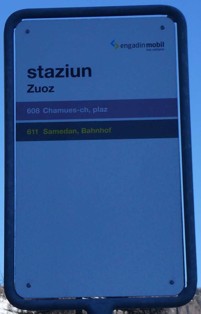 (270'246) - engadin mobil-Haltestellenschild - Zuou, staziun - am 27. Dezember 2024