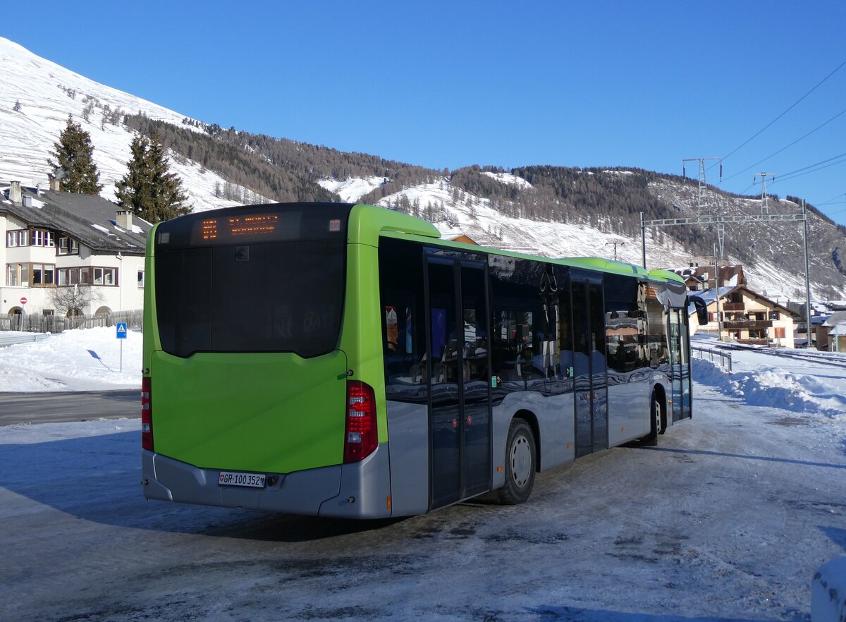 (270'257) - Engadin Bus, St. Moritz - GR 100'352 - Mercedes (ex Busland, Burgdorf Nr. 112) am 27. Dezember 2024 beim Bahnhof Zuoz