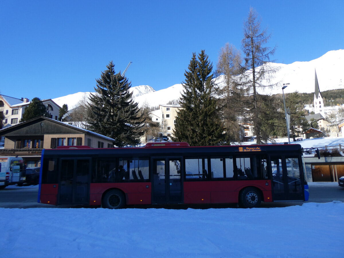 (270'266) - Engadin Bus, St. Moritz - Nr. 118/GR 100'118 - Solaris (ex AFA Adelboden Nr. 30) am 27. Dezember 2024 beim Bahnhof Zuoz