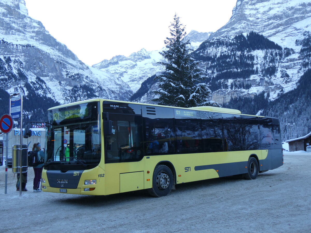 (270'333) - STI Thun - Nr. 152/BE 801'152 - MAN am 29. Dezember 2024 beim Bahnhof Grindelwald