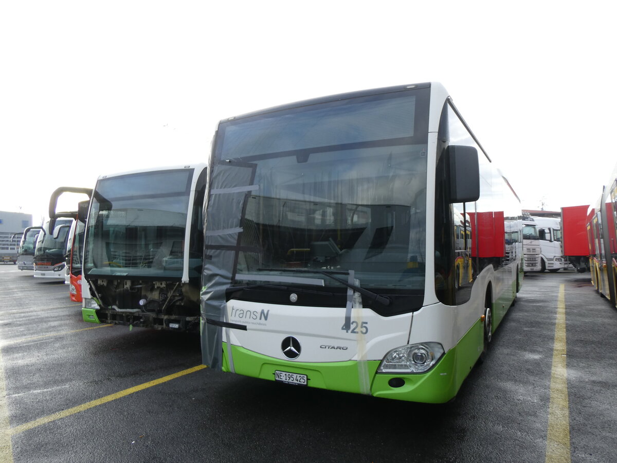 (270'660) - transN, La Chaux-de-Fonds - Nr. 425/NE 195'425 - Mercedes am 5. Januar 2025 in Kerzers, Interbus